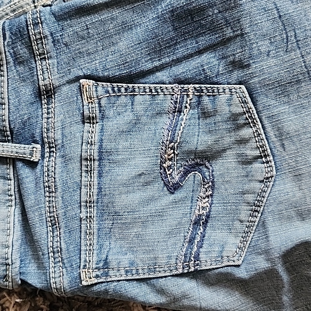 Silver Jeans Suki Capri - Picture 2 of 6